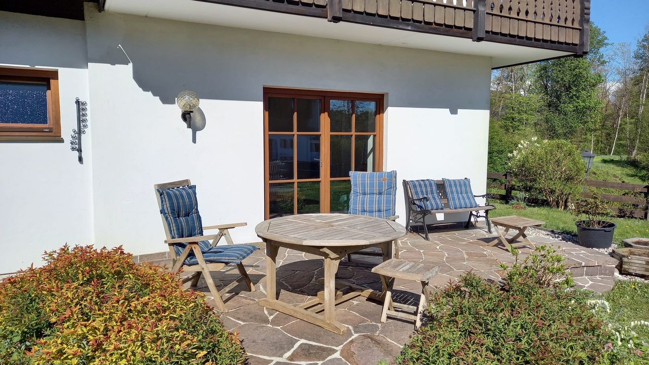 Terrasse mit Blick in den Garten Terrasse mit Blick in den Garten